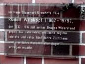 Gedenktafel an R. Welskopfs letztem Wohnort in Buxtehude (Foto: urian)